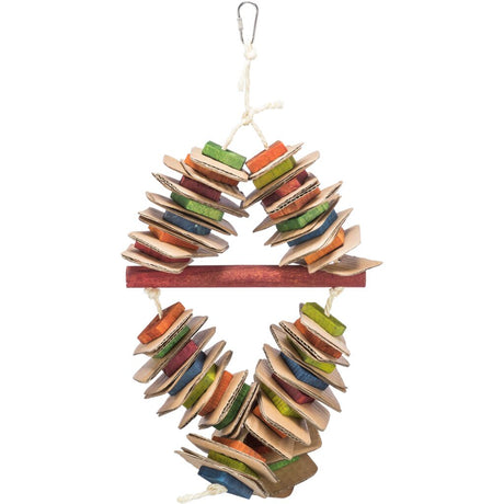 Spielzeug am Sisalseil mit Pappe, Holz, bunt